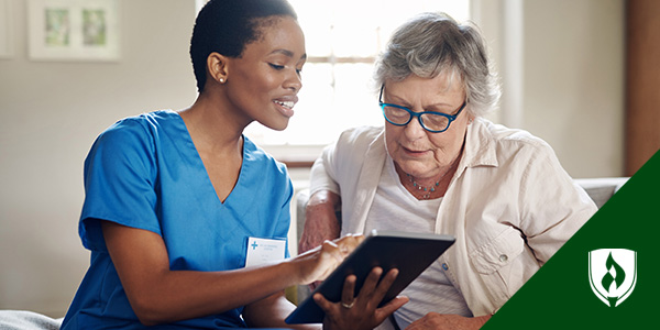 photo of a home health nurse educating an elderly patient representing becoming a home healthcare nurse