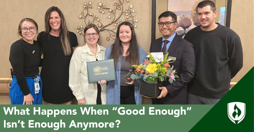 Hansey stands with nursing and healthcare colleagues after receiving the DAISY nursing Award