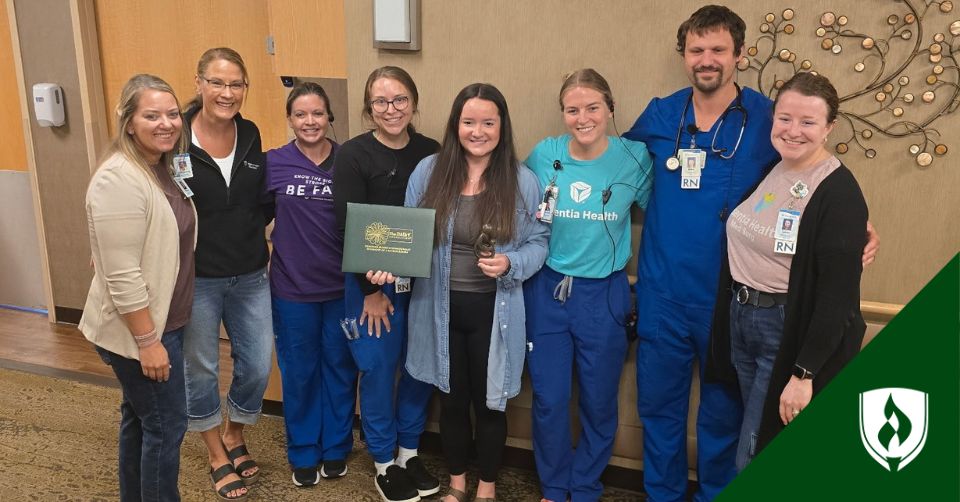 Hansey stands with nursing and healthcare colleagues after receiving the DAISY nursing Award